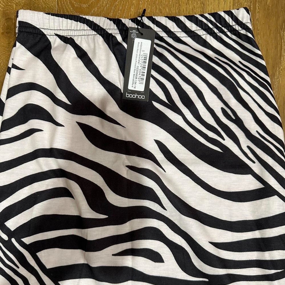 Boohoo Monochrome Zebra Skirt